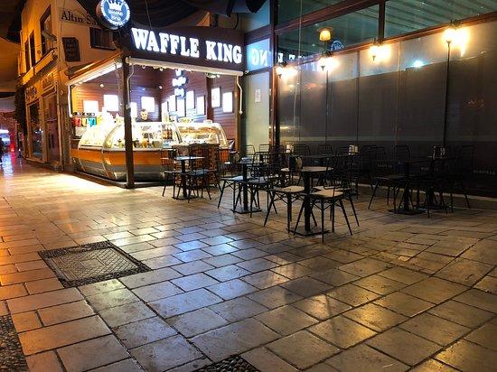 Waffle King Cafe